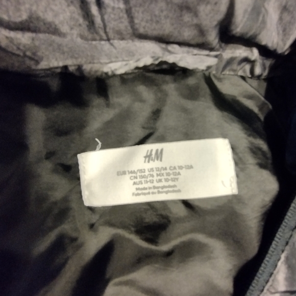 EUC H&M black and gray hooded Epic Videos windbreaker  Boys 12-14 - Picture 5 of 6